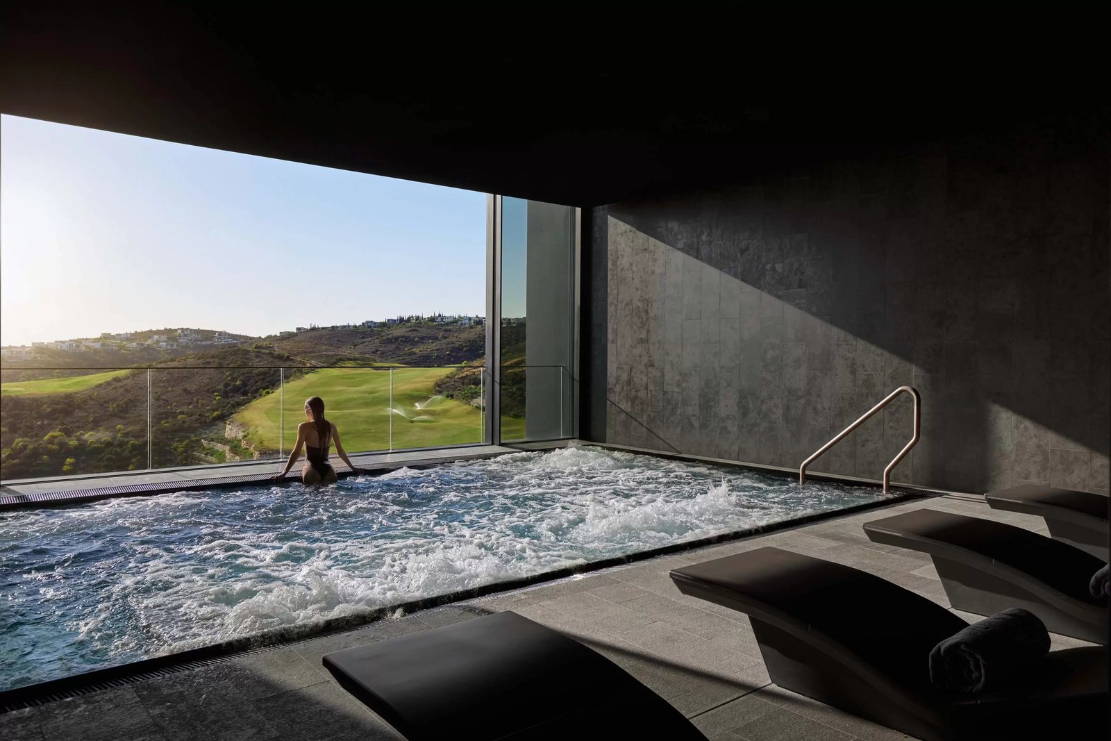 The Minthis Spa hydropool